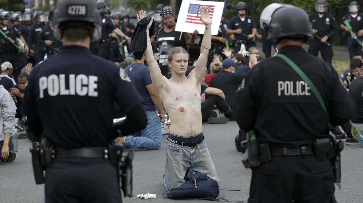 The Latest: Columbus statue taken down in Camden, New Jersey