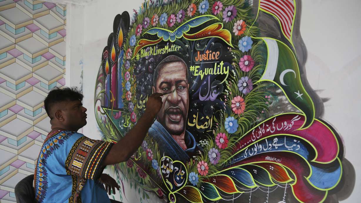 Pakistani truck artist paints George Floyd mural on his home