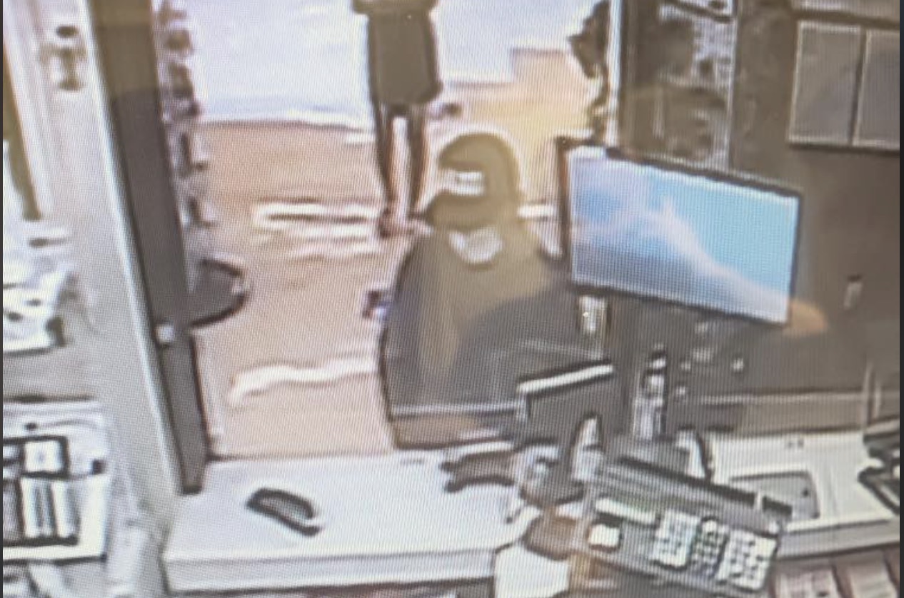 Payson police asking for public's help after Smith's armed robbery