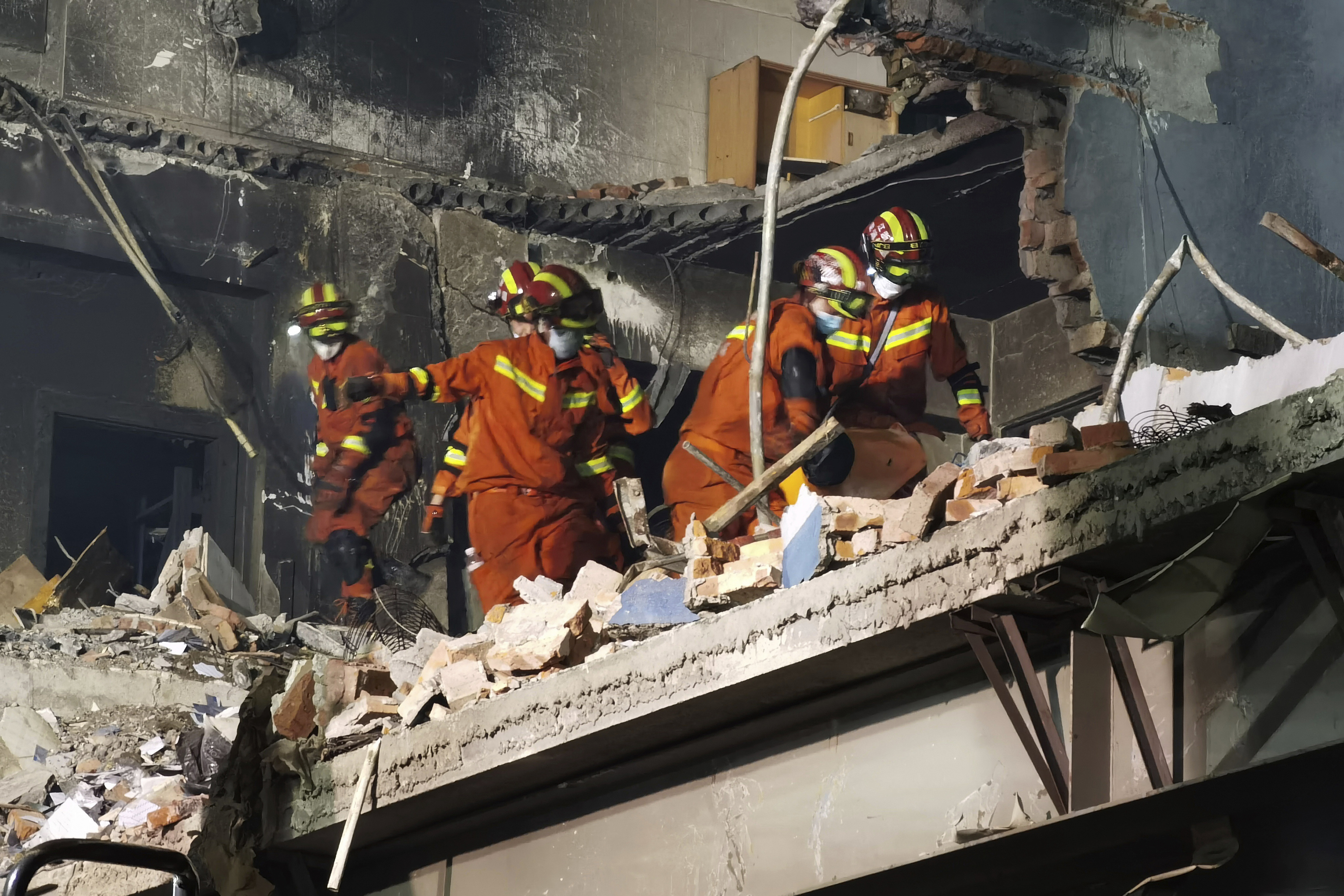 18 dead, 189 hurt as tanker truck explodes on China highway