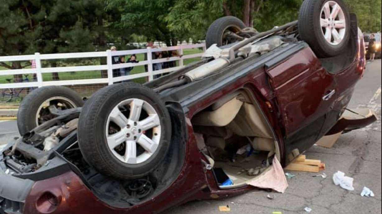 2 hospitalized after Saturday crash in Mapleton