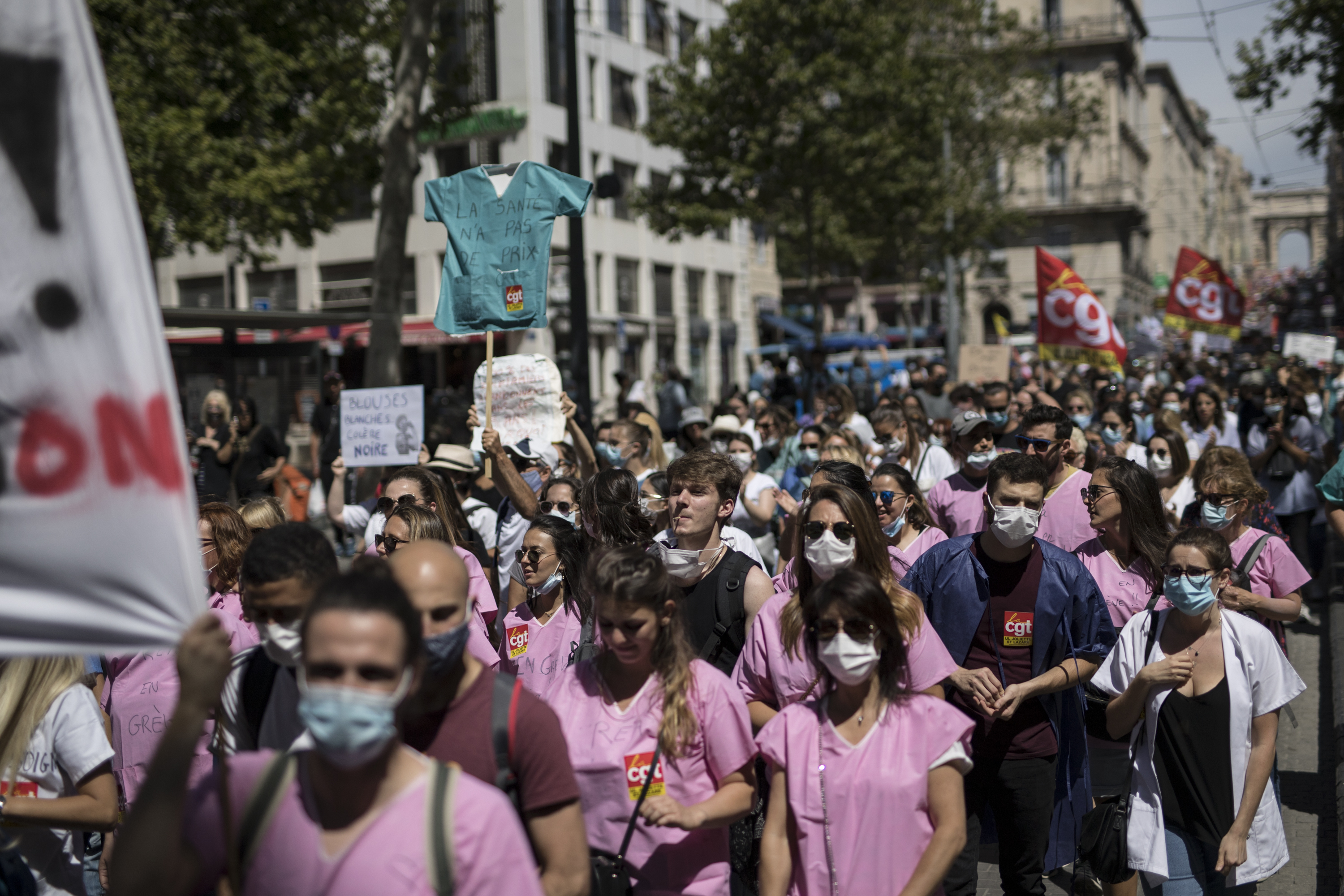Protesting French hospital workers demand better pay