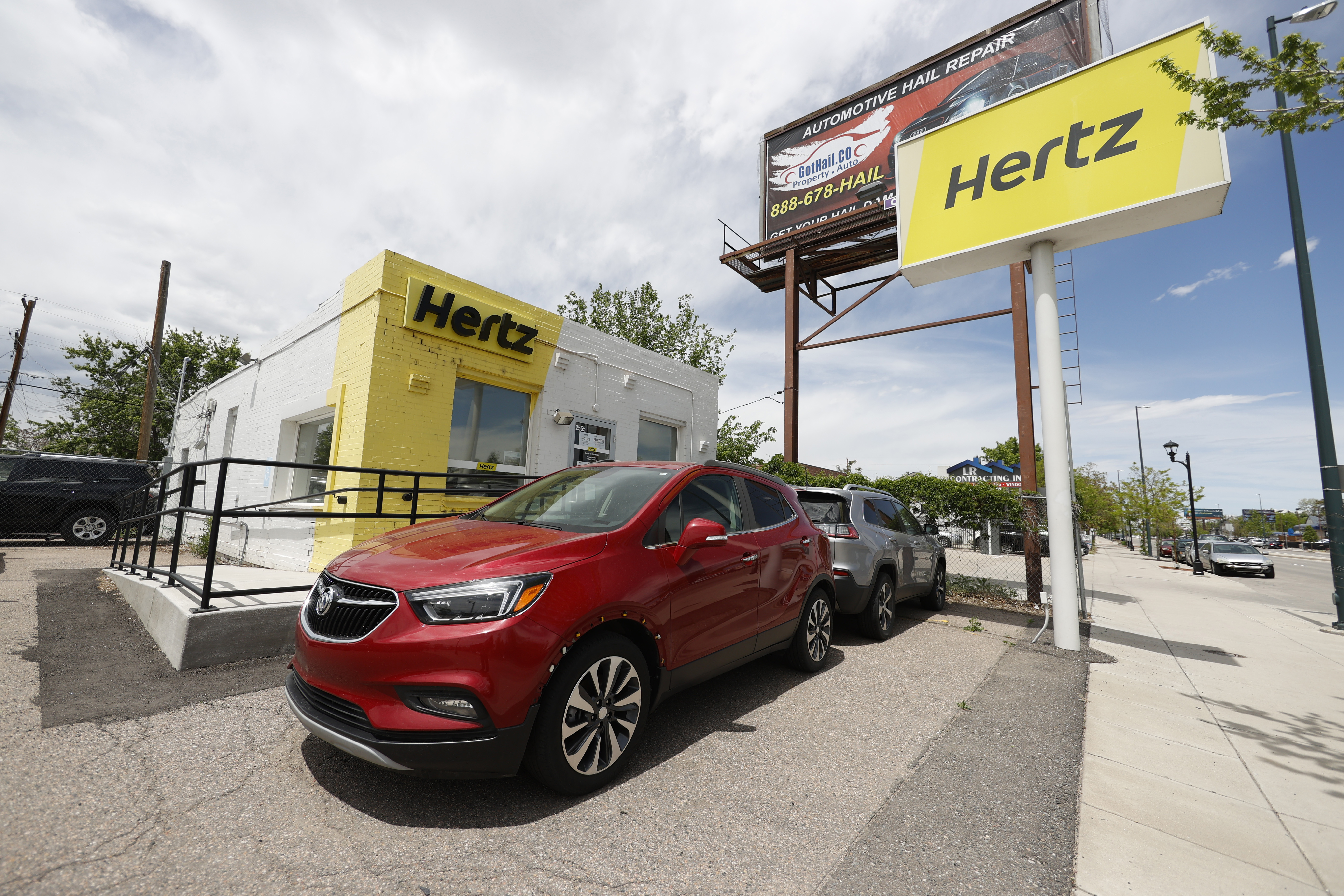Hertz suspends plans for $500M stock sale pending SEC review