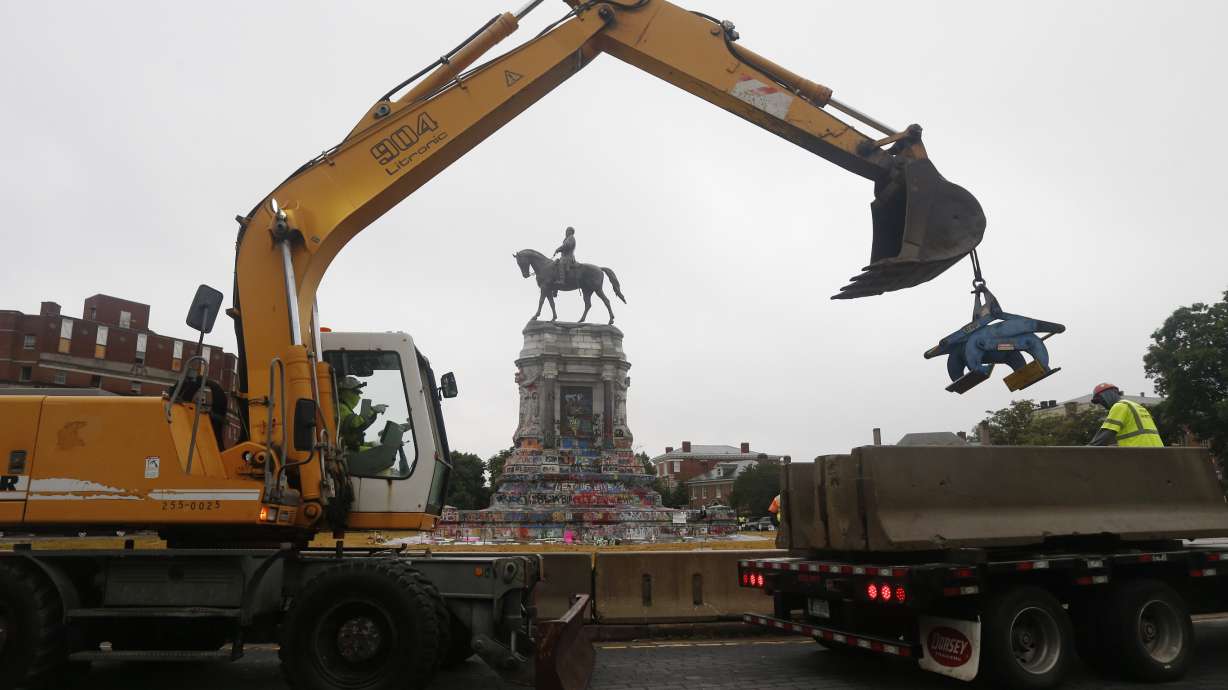 For now, Virginia still can't remove massive Lee statue