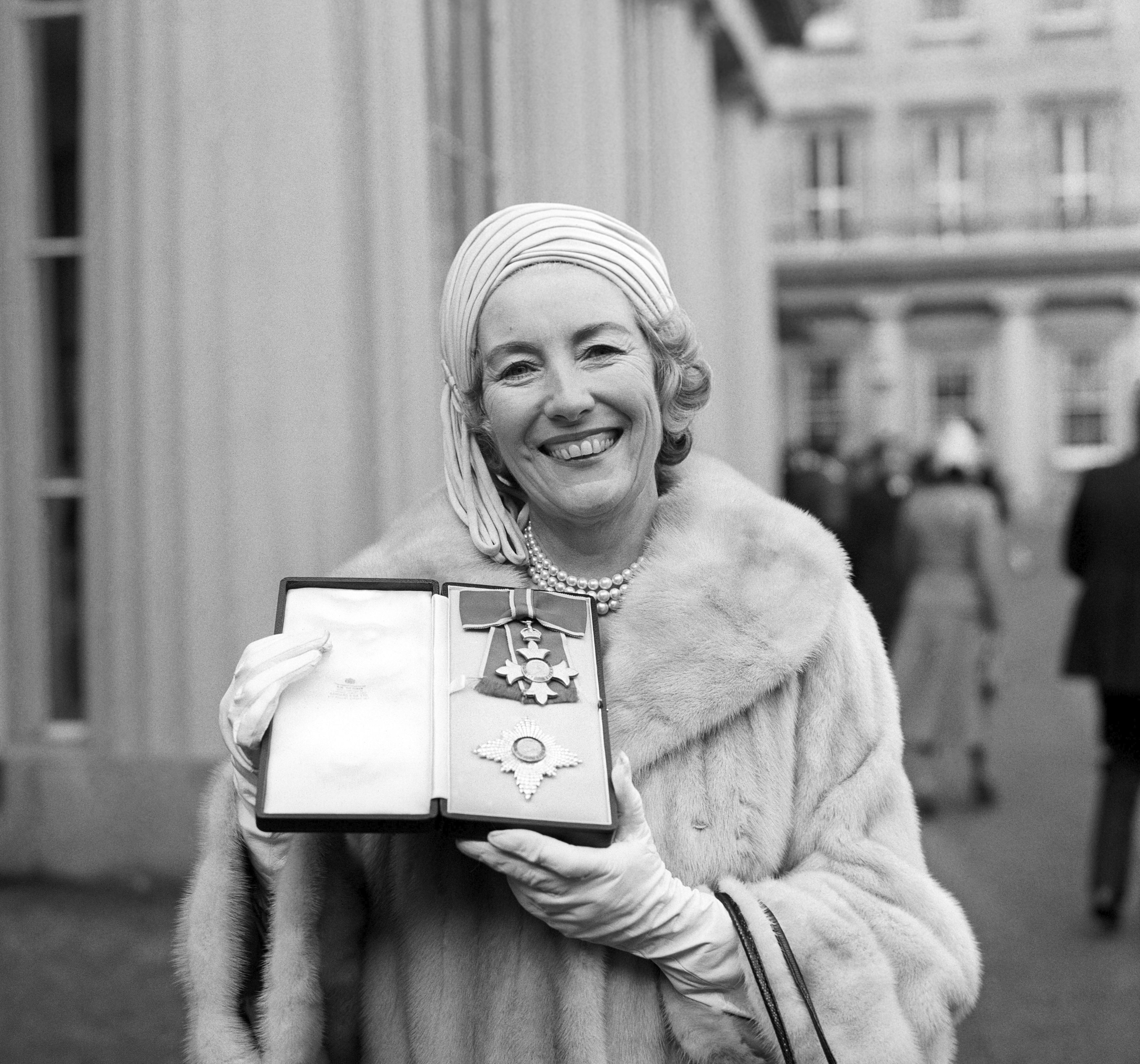World War II forces sweetheart singer Vera Lynn dies at 103