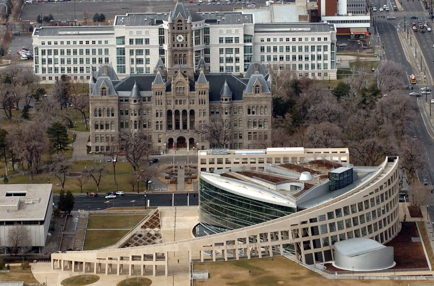 Salt Lake library security guards kneeled on man like George Floyd case, lawsuit says