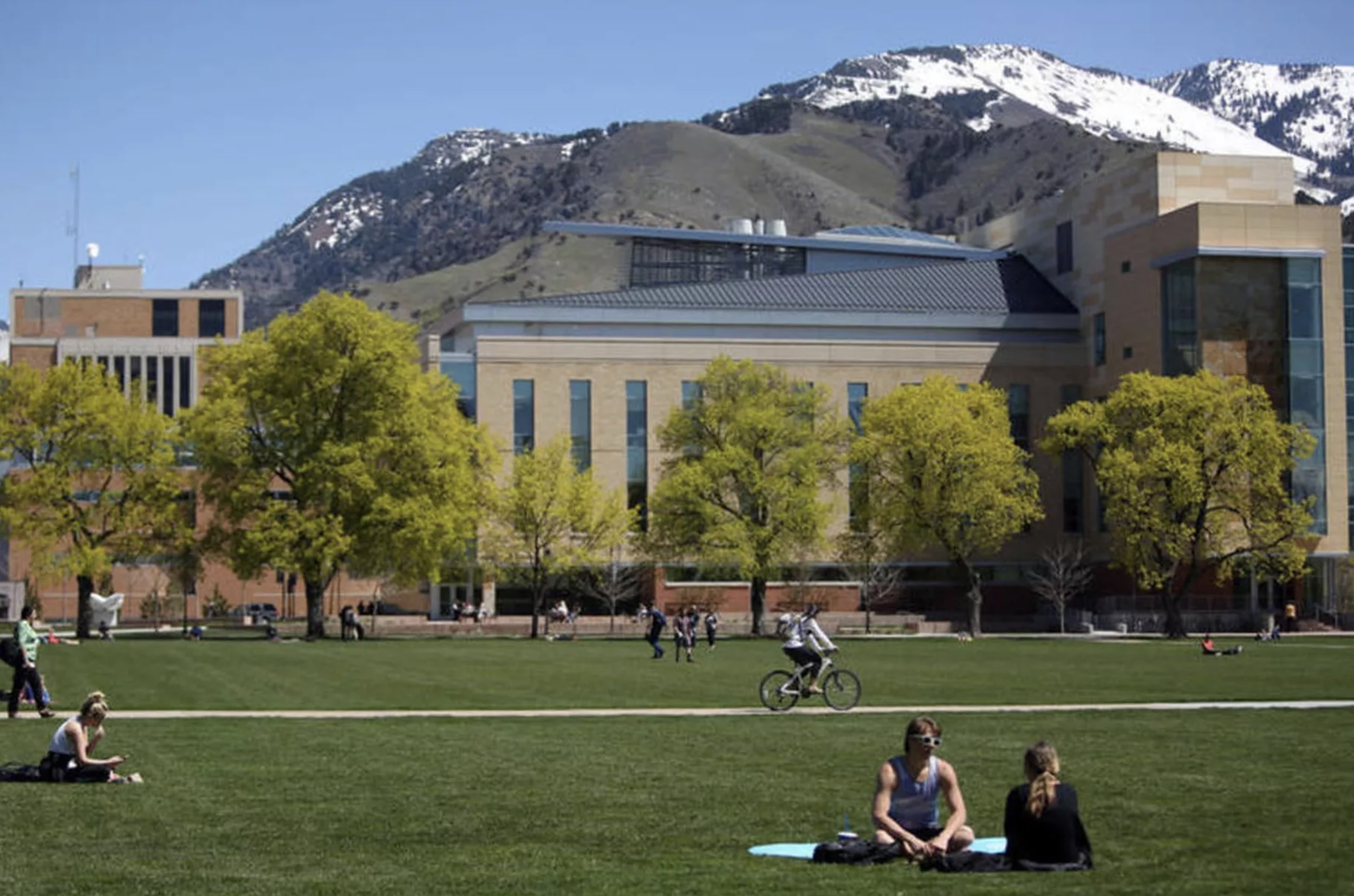 COVID-19 has altered college plans for nearly half of Class of 2020, poll says