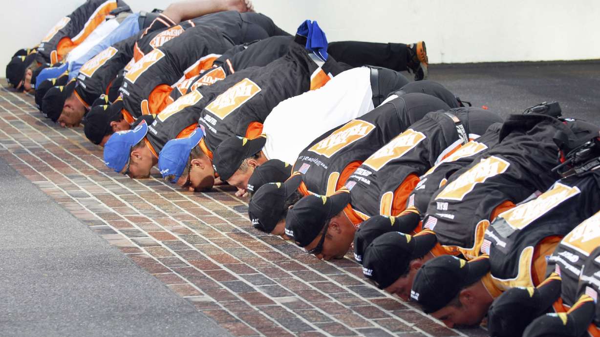 NOT REAL NEWS: A look at what didn't happen this week