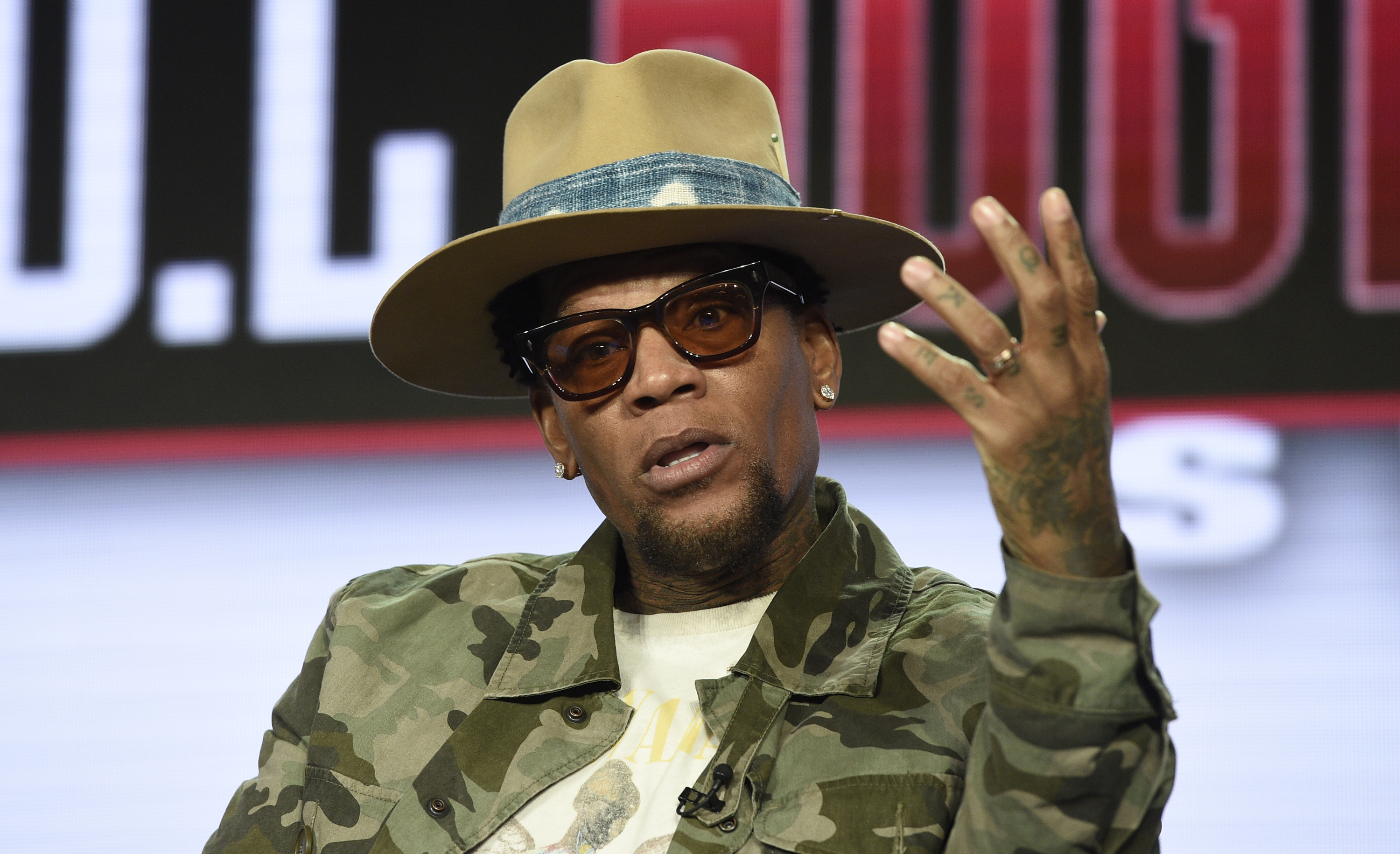 Comedian DL Hughley COVID-19 positive after fainting onstage
