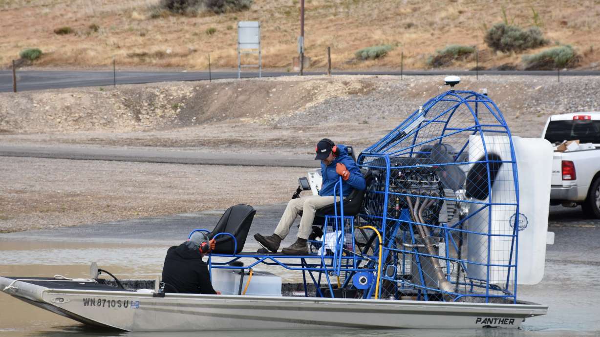 Trial tests begin at 2 marinas in effort to stop Utah Lake’s algae problems