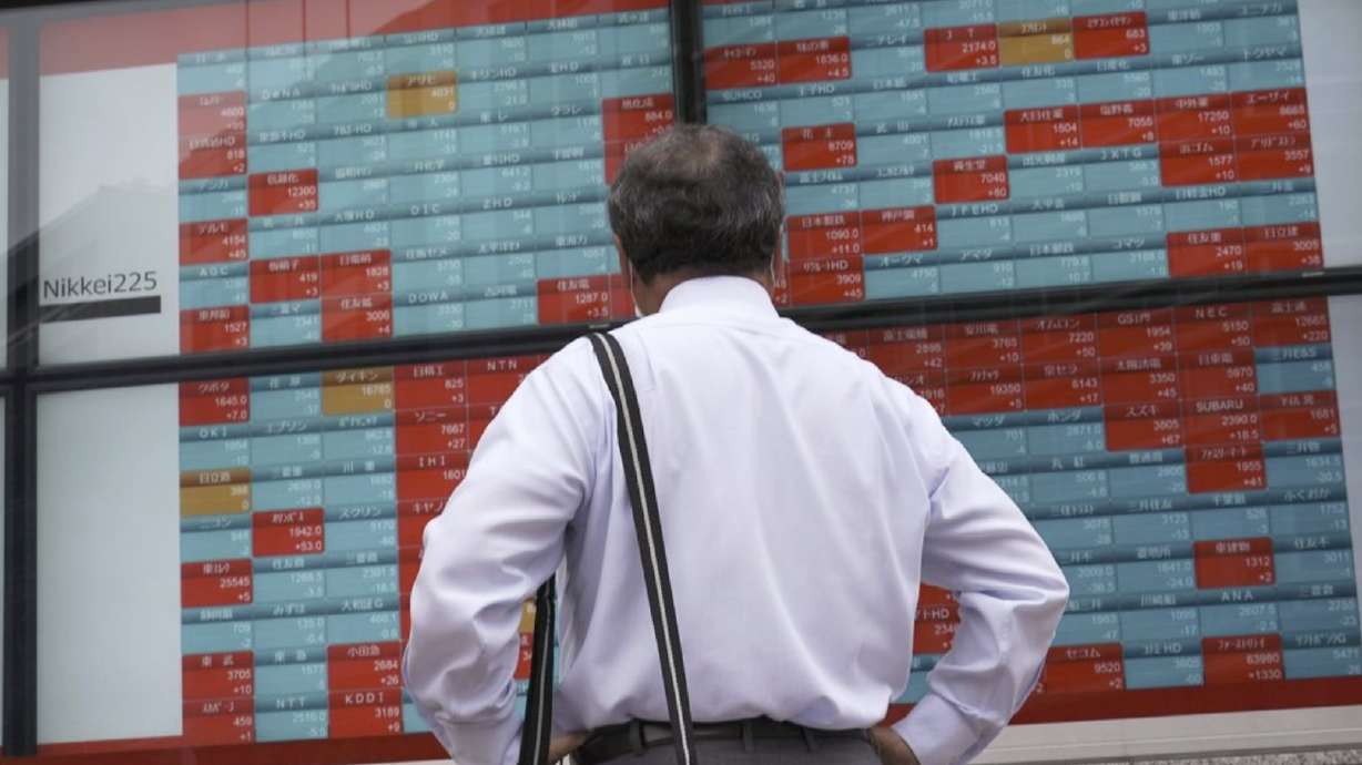 Stocks tumble on Wall Street as new coronavirus cases surge