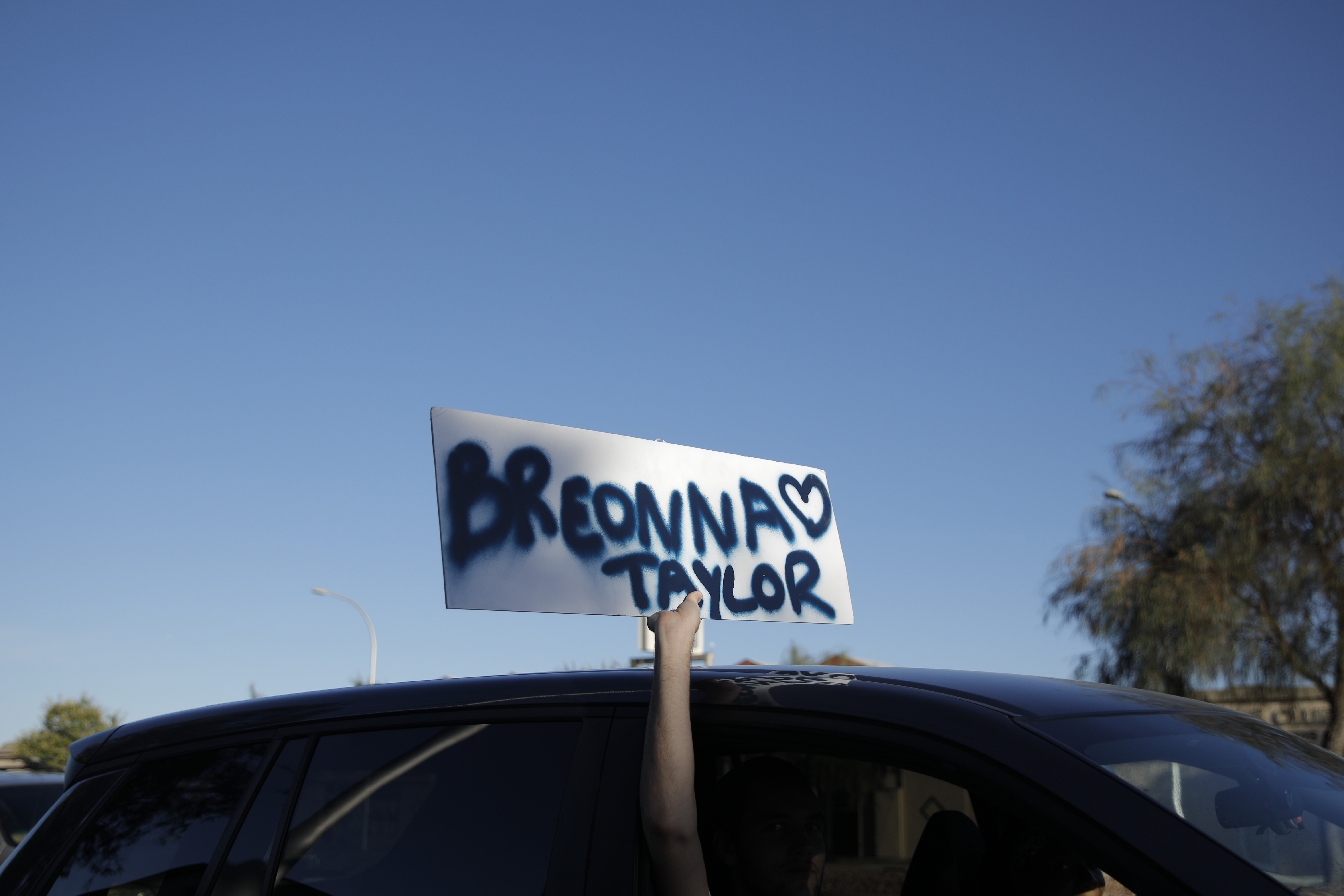 Impatience grows for cops' arrests in Breonna Taylor's death