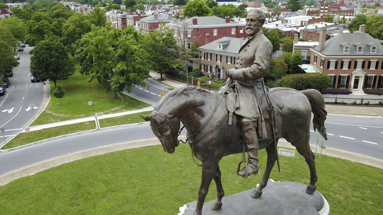 Robert E. Lee statue becomes epicenter of protest movement