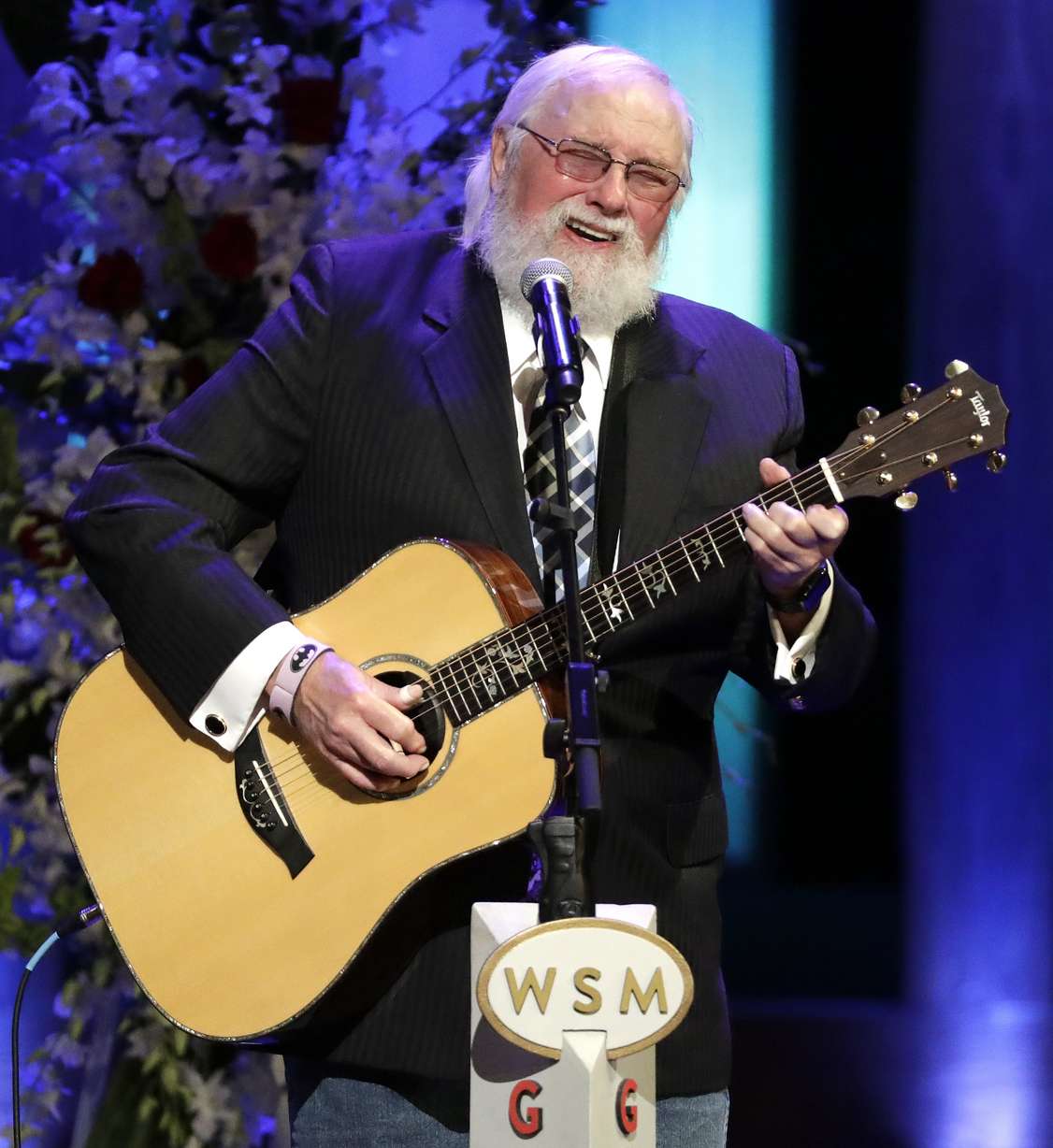 Charlie Daniels performs during a memorial service for country music singer Troy Gentry at the Grand Ole Opry House on Sept. 14, 2017, in Nashville, Tenn. Daniels who had a hit with “Devil Went Down to Georgia” has died at age 83. (Photo: Mark Humphrey, AP Photo, File)