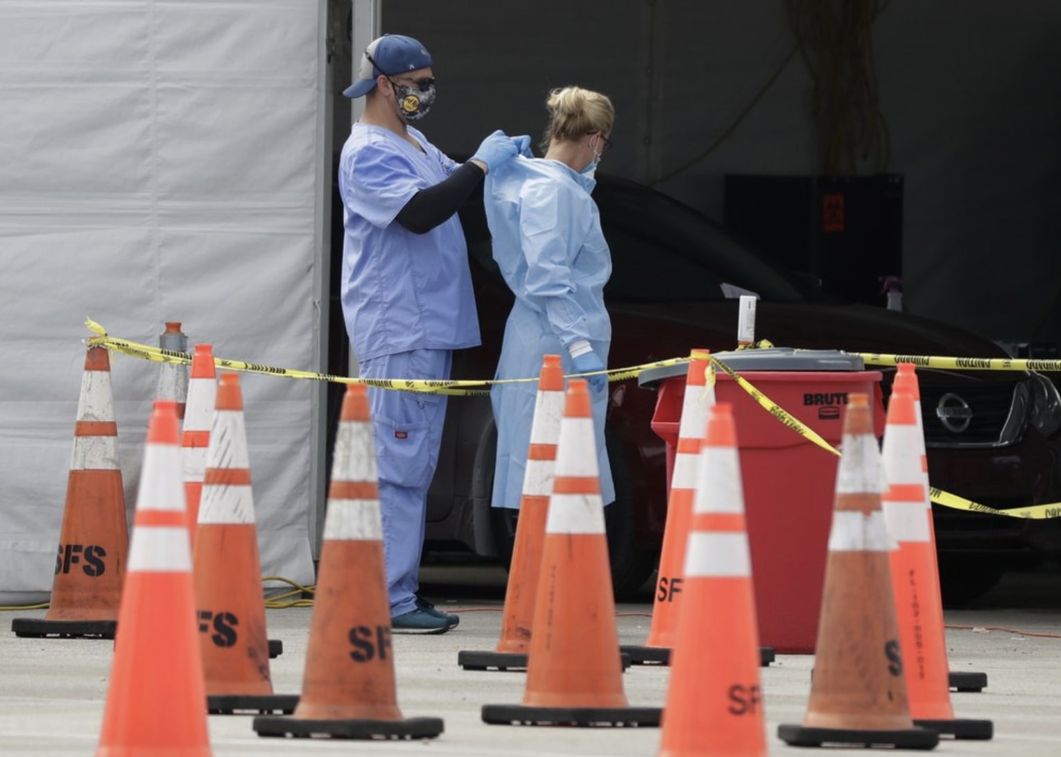 Protective gear for US medical workers begins to run low again