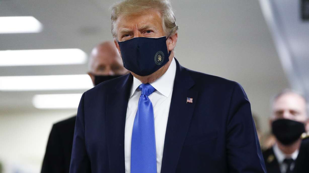Trump wears mask in public for first time during pandemic