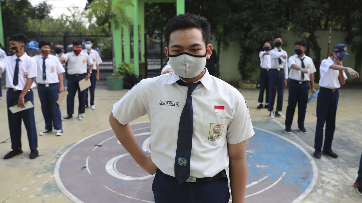 The Latest: Hawaii to wait to waive quarantine requirement