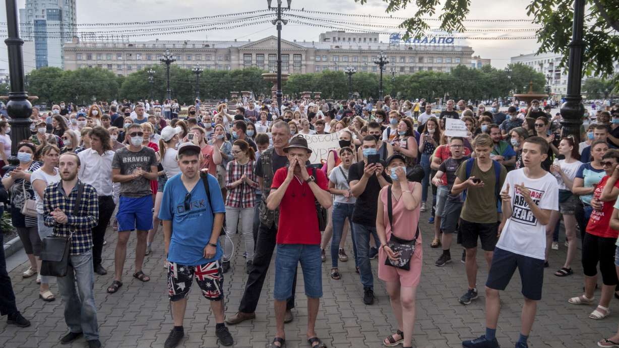 Thousands in Russia's Far East protest governor's jailing