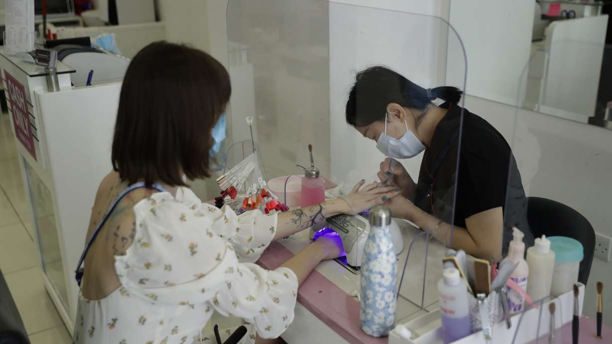 UK, France move to extend rules on face coverings in public