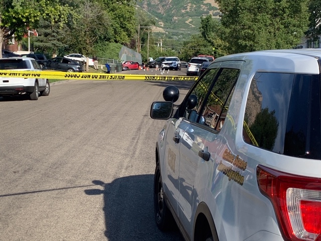 Ogden car chase leaves 1 man dead, 3 officers injured