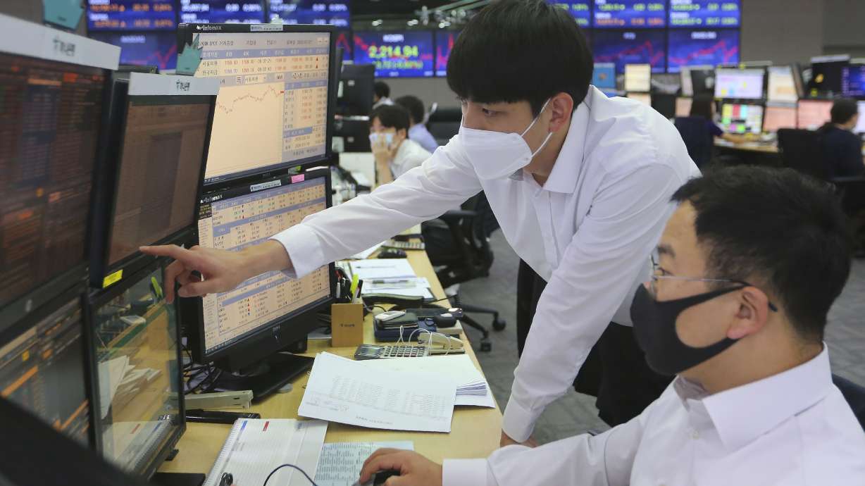 Asia shares slip after worst S&P 500 loss in nearly 4 weeks