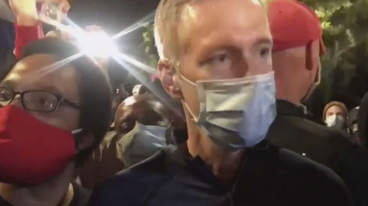 Portland standoff with US agents ongoing after mayor gassed