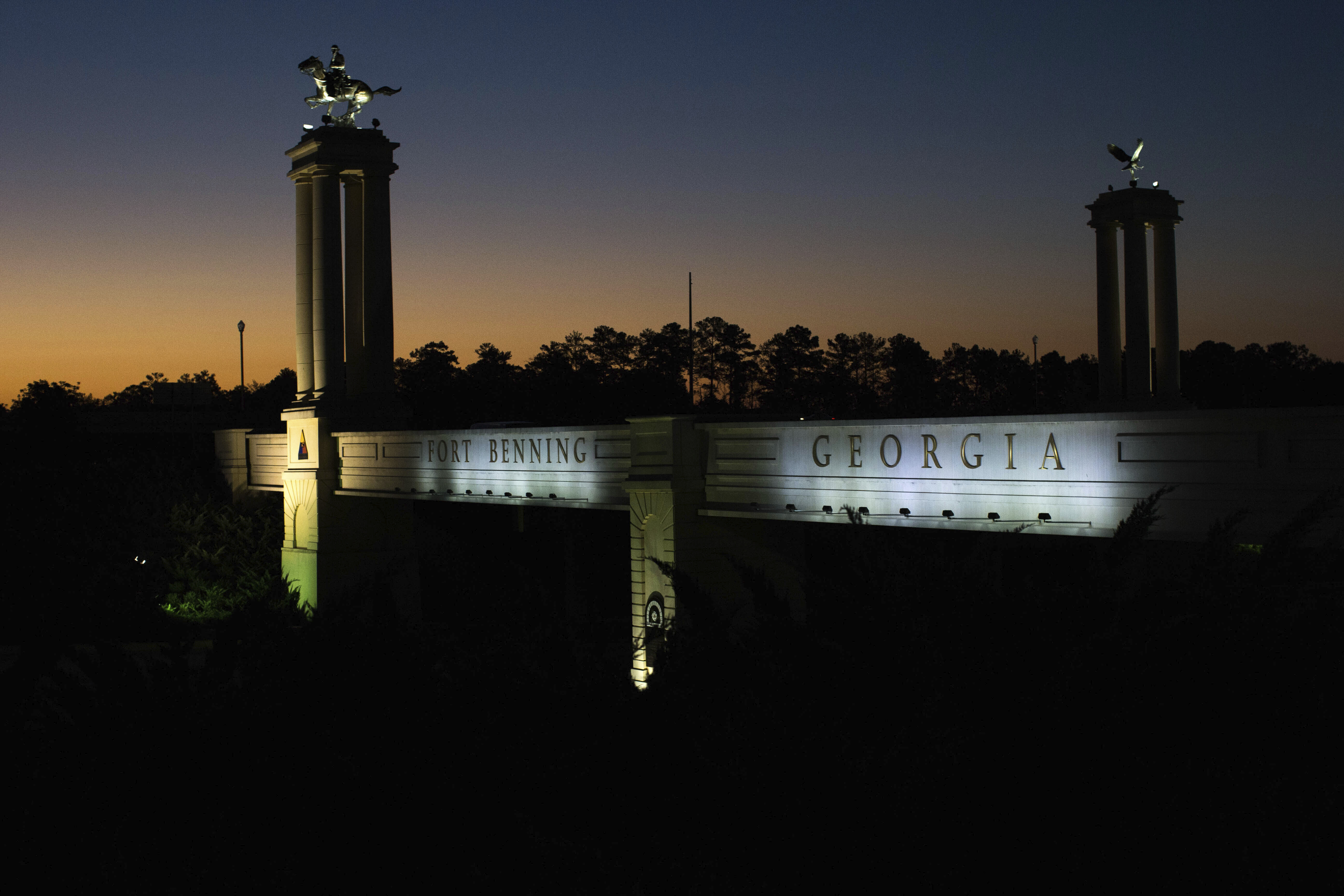 Congress defies Trump veto threat on Confederate base names