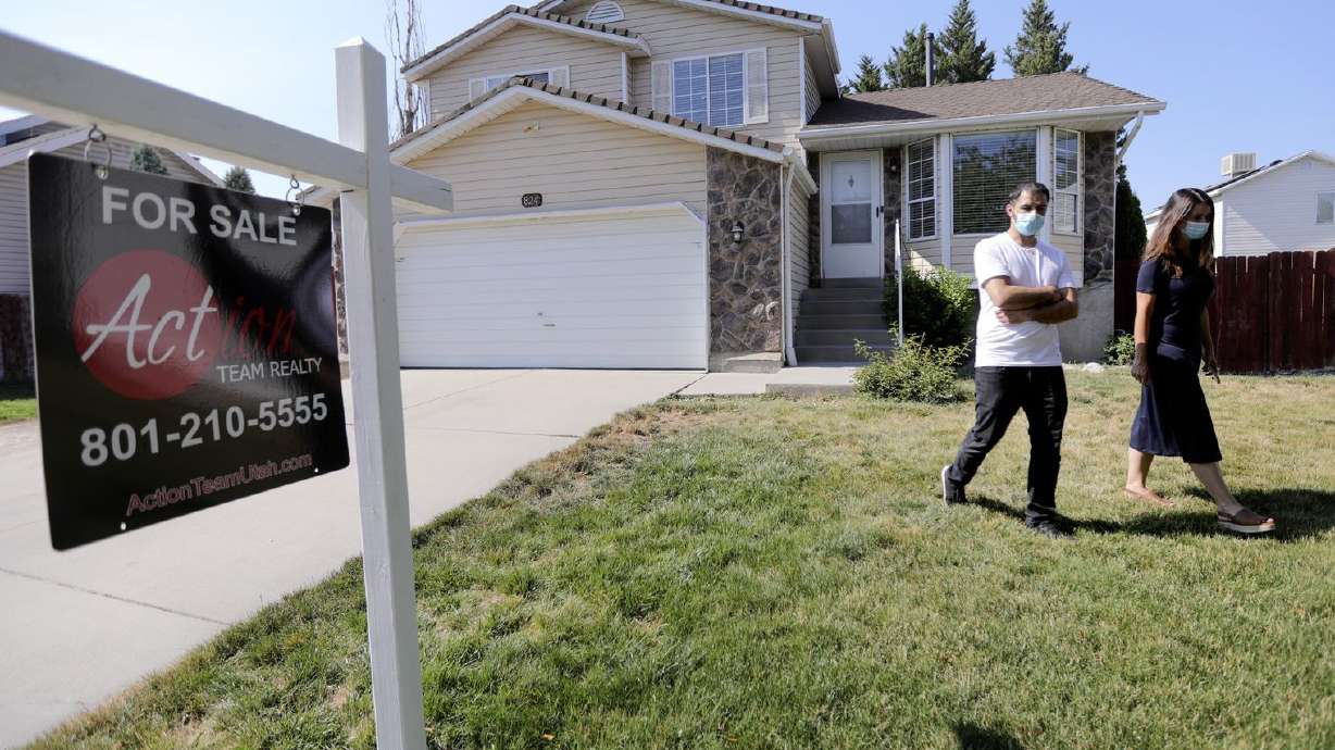 Yousif Yousif chats with Realtor Dana Conway after looking at a house for sale in Sandy on Monday, July 20, 2020. (Photo: Kristin Murphy, KSL)