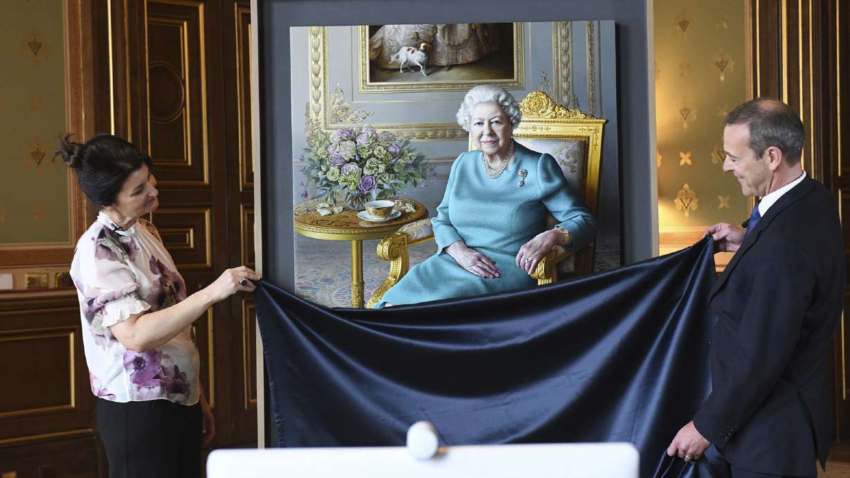 Queen Elizabeth II joins virtual unveiling of portrait