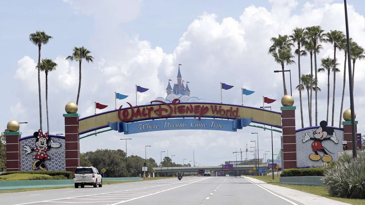 Report: Attendance flat at Disney parks, grows at Universal