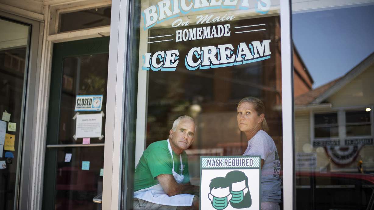 Misinformation on coronavirus proves highly contagious as US death toll hits 150K