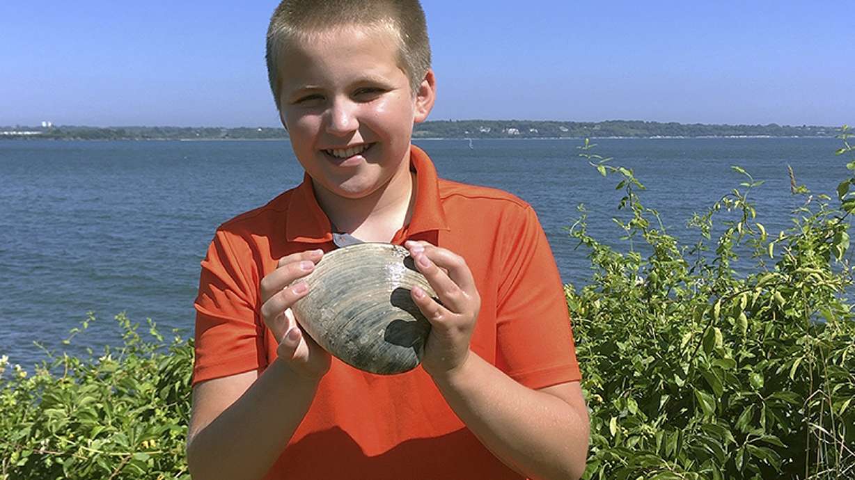Rhode Island boy digs up massive 2 1/2-pound mollusk