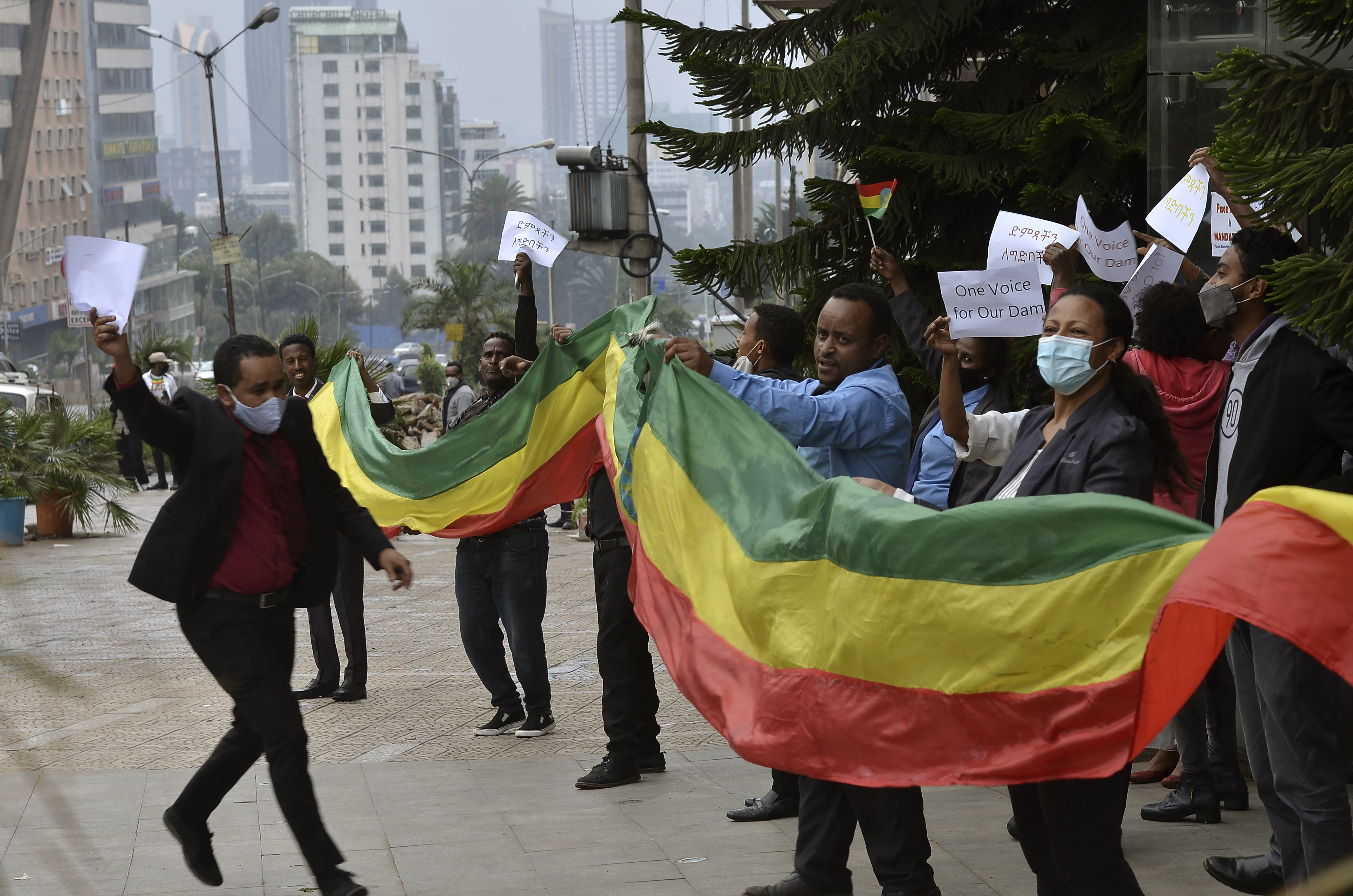 Ethiopians celebrate progress in building dam on Nile River