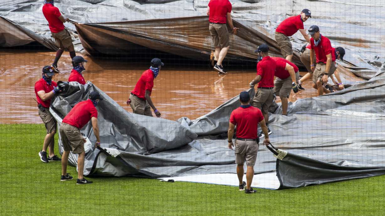 In DC, city of gridlock, tarp stymies Nationals grounds crew