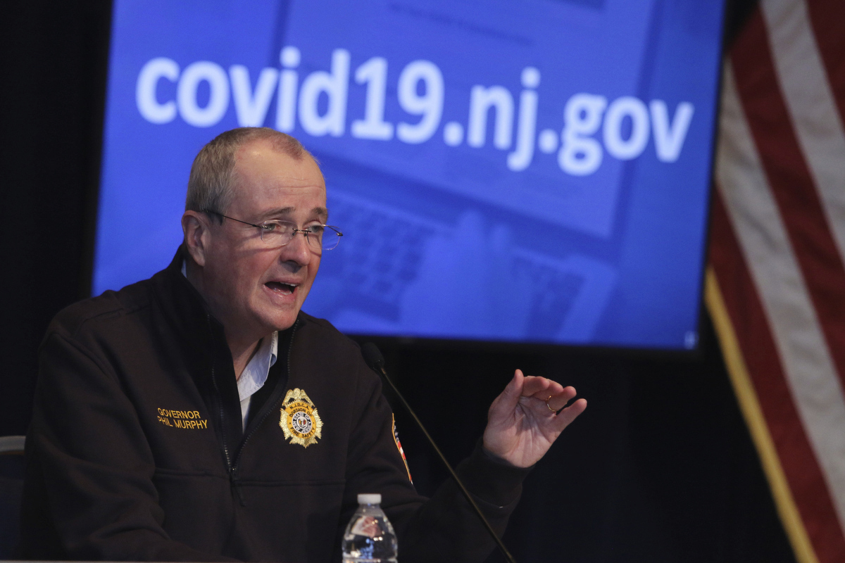 States strain to carry out Trump order on unemployment aid