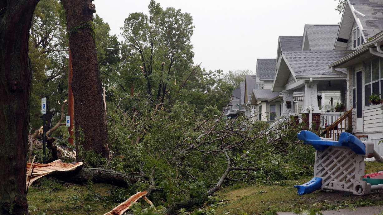 Powerful storm leaves 2 dead, heavy crop damage in Midwest