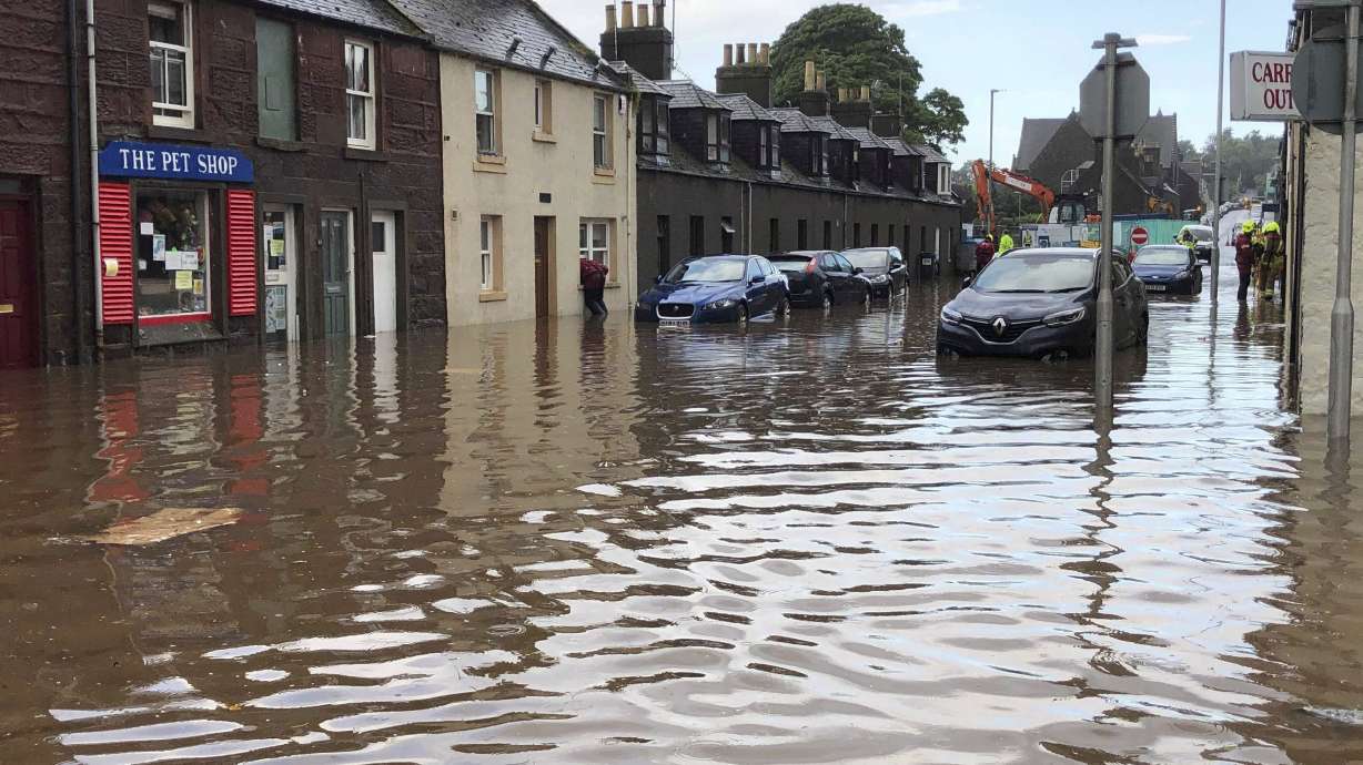 3 dead, 6 in hospital after train derails in Scotland