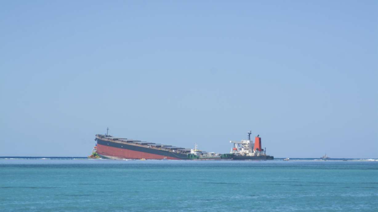 Grounded ship emptied of oil, but heavy damage for Mauritius