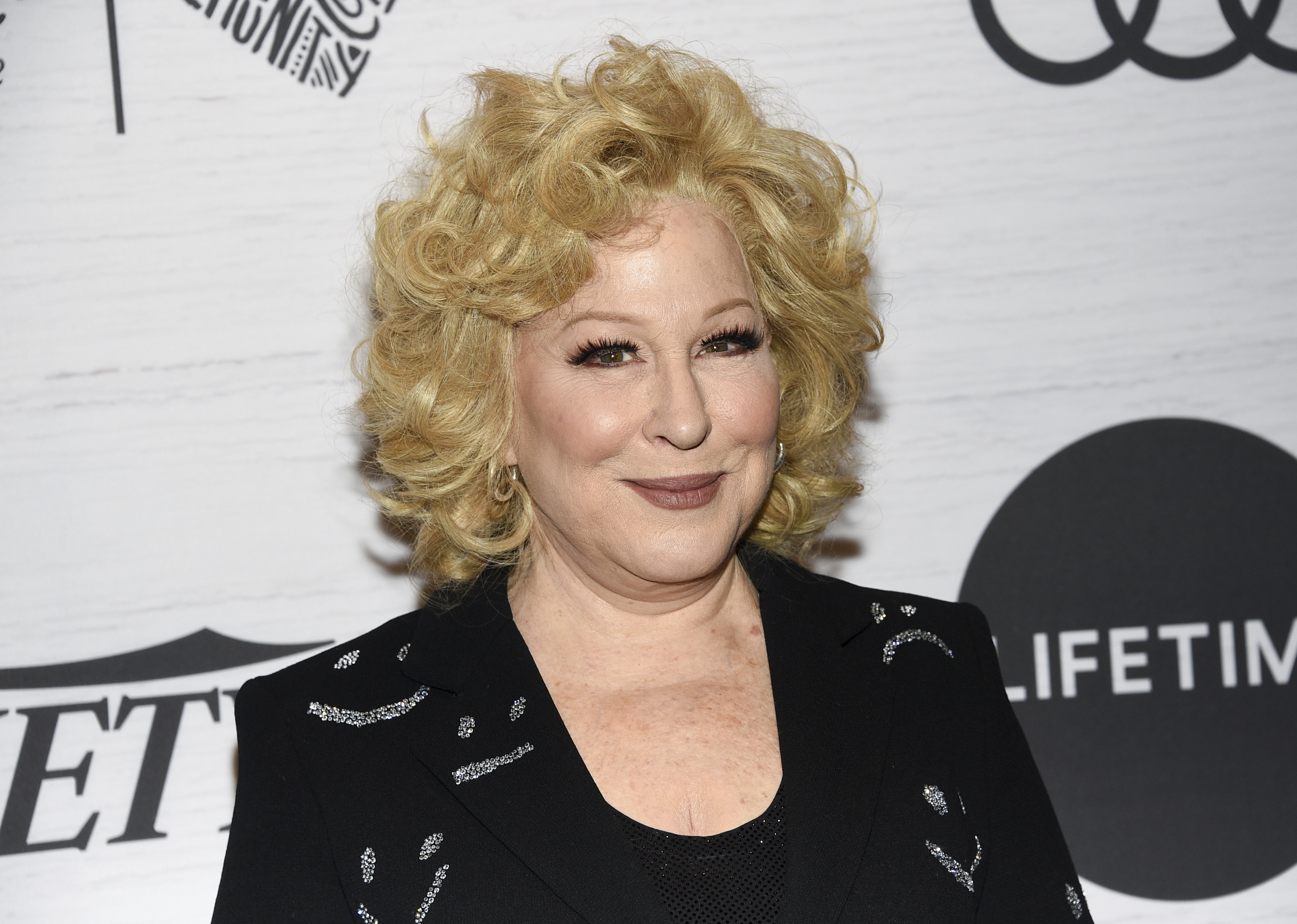 Bette Midler writes kids' book about Central Park duck