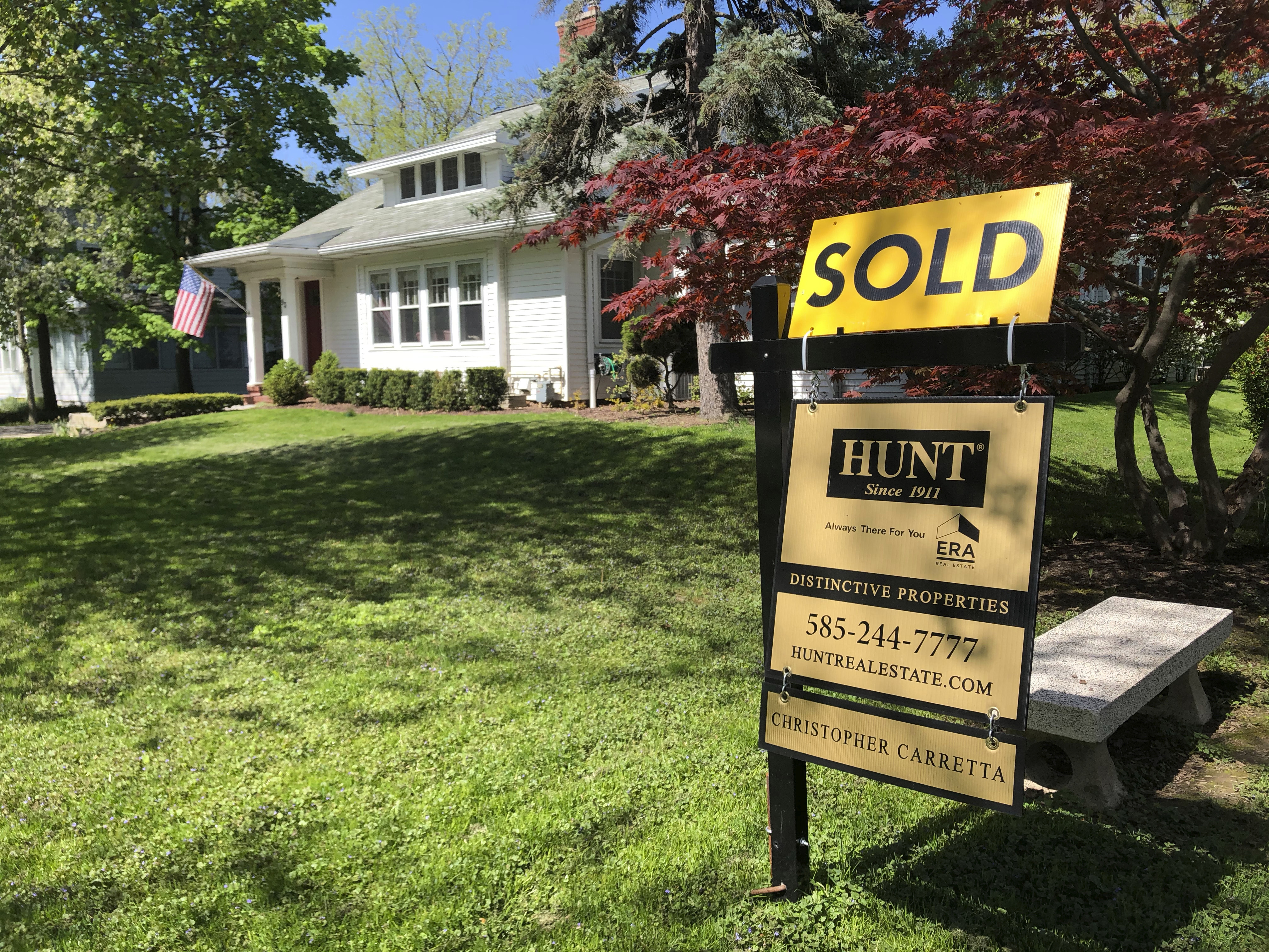Home prices climb to record in pandemic as buyers seek space