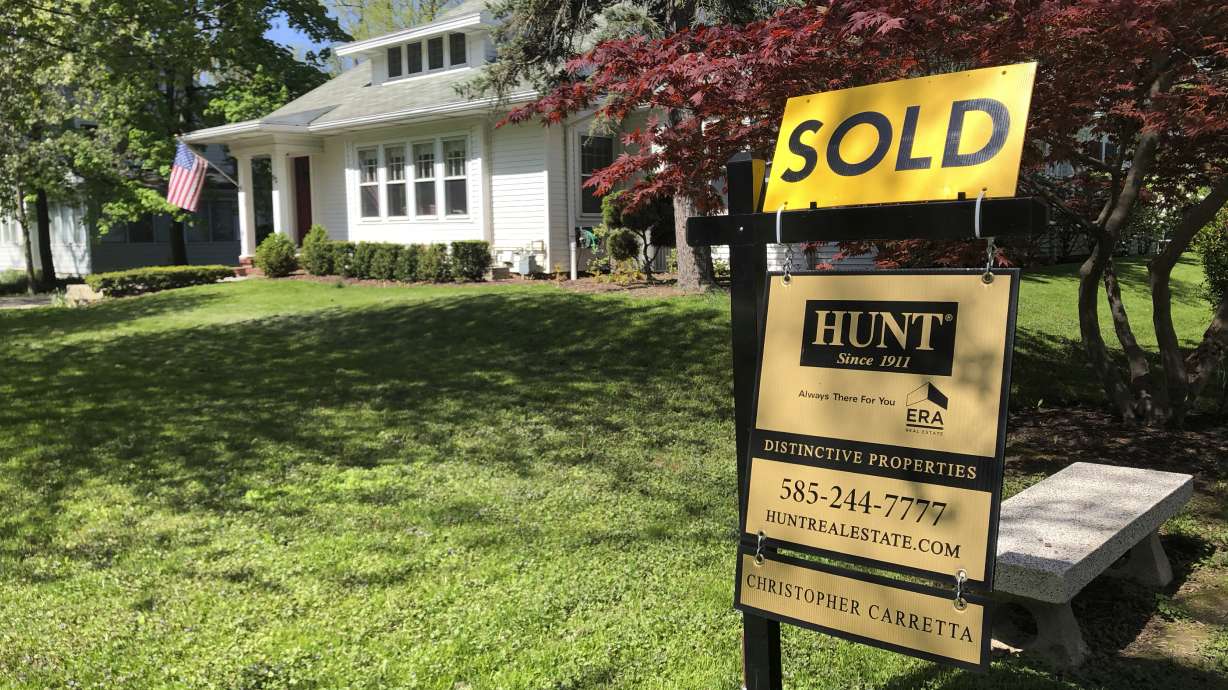 Home prices climb to record in pandemic as buyers seek space