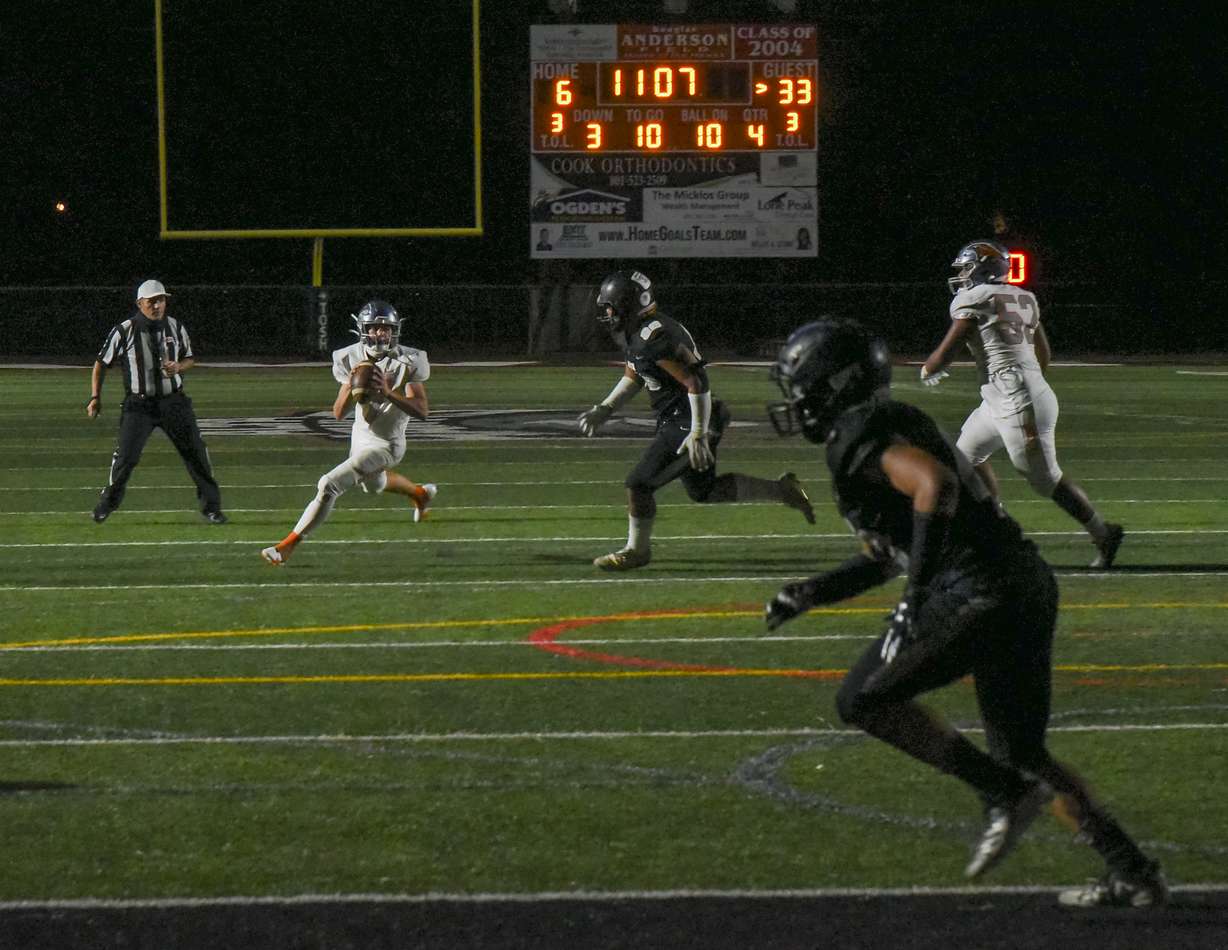 McCae Hillstead threw three of his four touchdown passes during a 21-0 first quarter to lead the Falcons to a 33-13 romp over Alta.