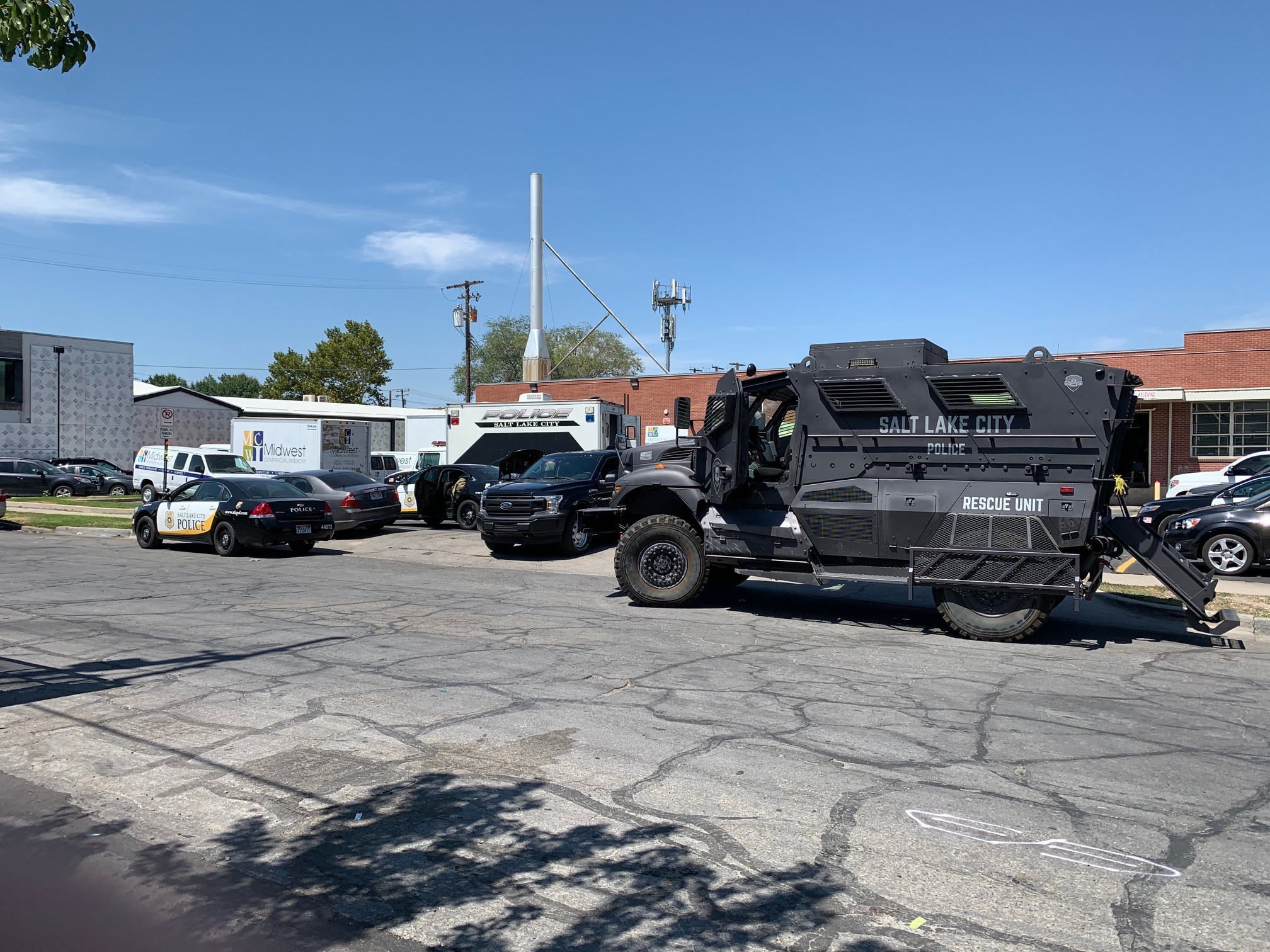 Police respond to hostage situation at Salt Lake apartment