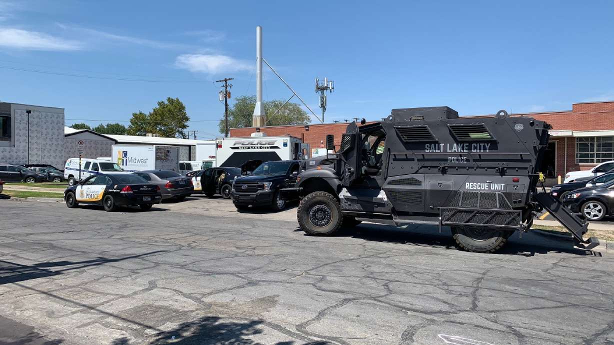 Police respond to hostage situation at Salt Lake apartment