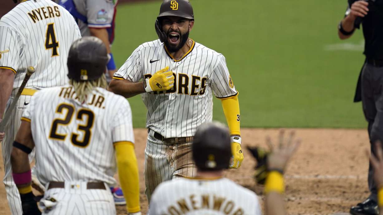 LEADING OFF: Padres hit slams in 4 straight, Mets get virus