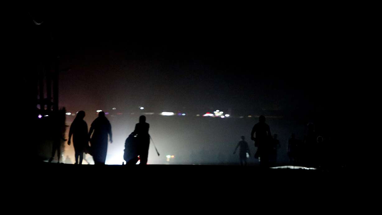 Gaza militants fire 12 rockets, Israel strikes Hamas targets