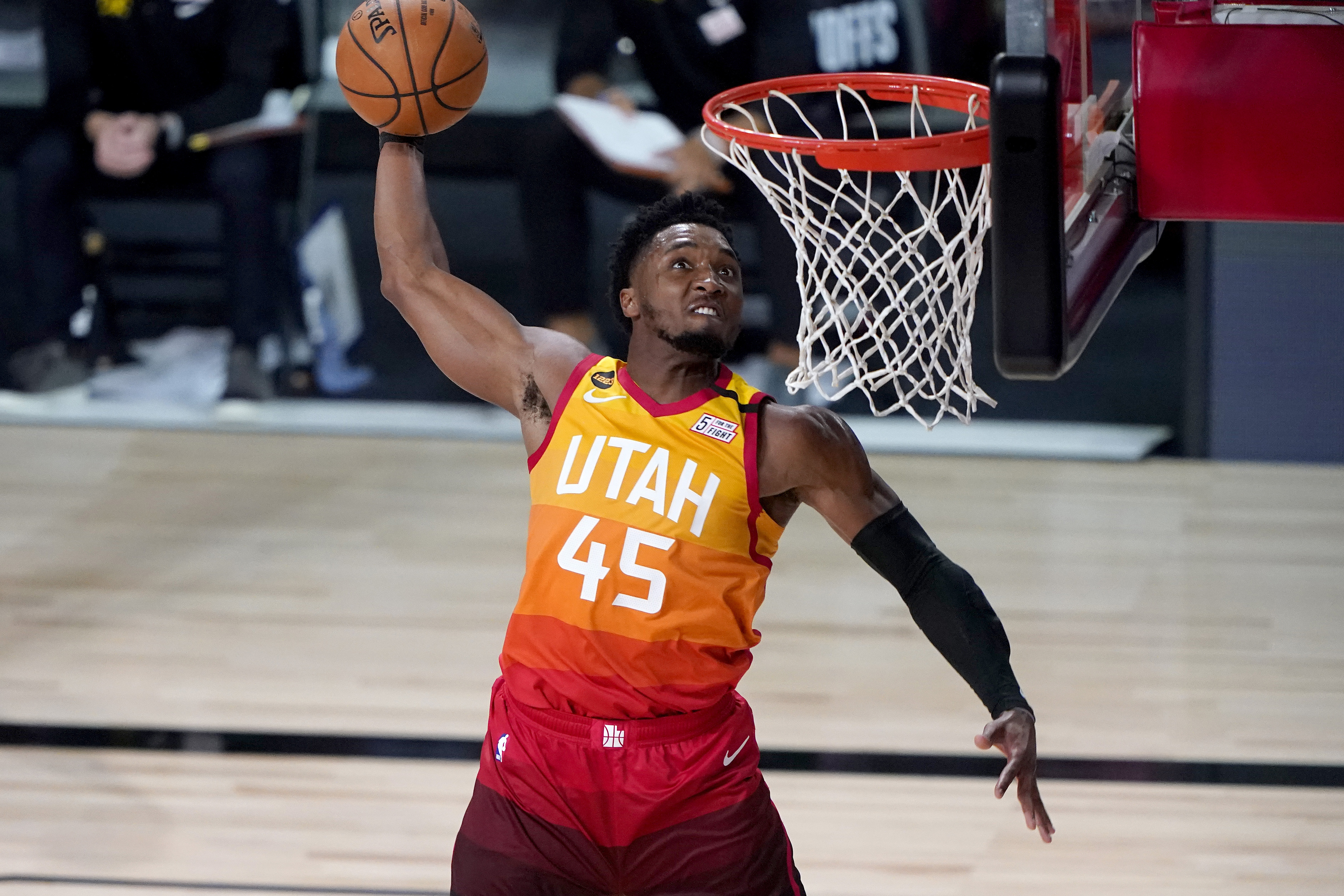 All-Star dunk contest: Utah's Donovan Mitchell wins with nod to