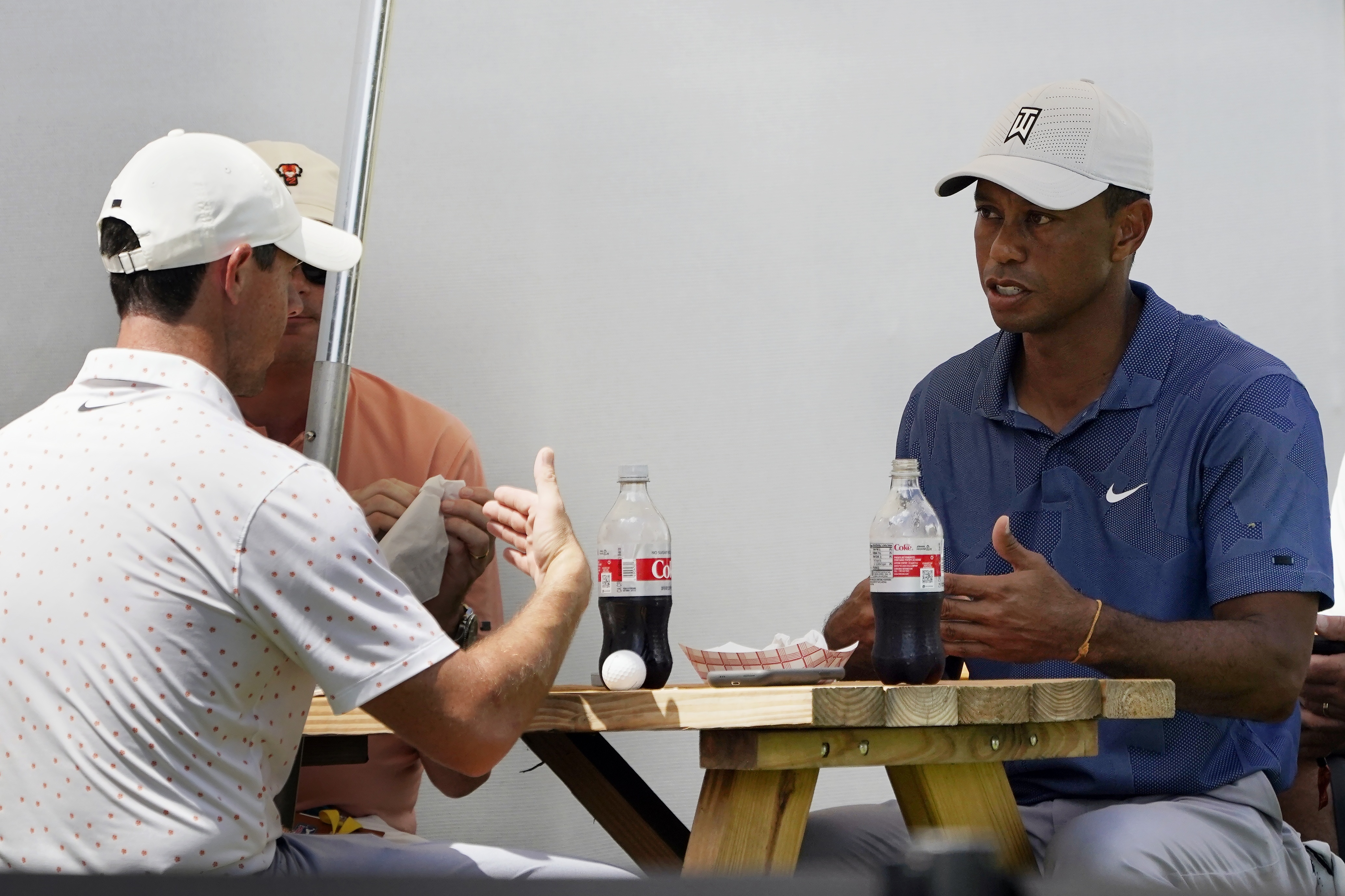 Just like us: Tiger and Rory play 18 and then grab a burger