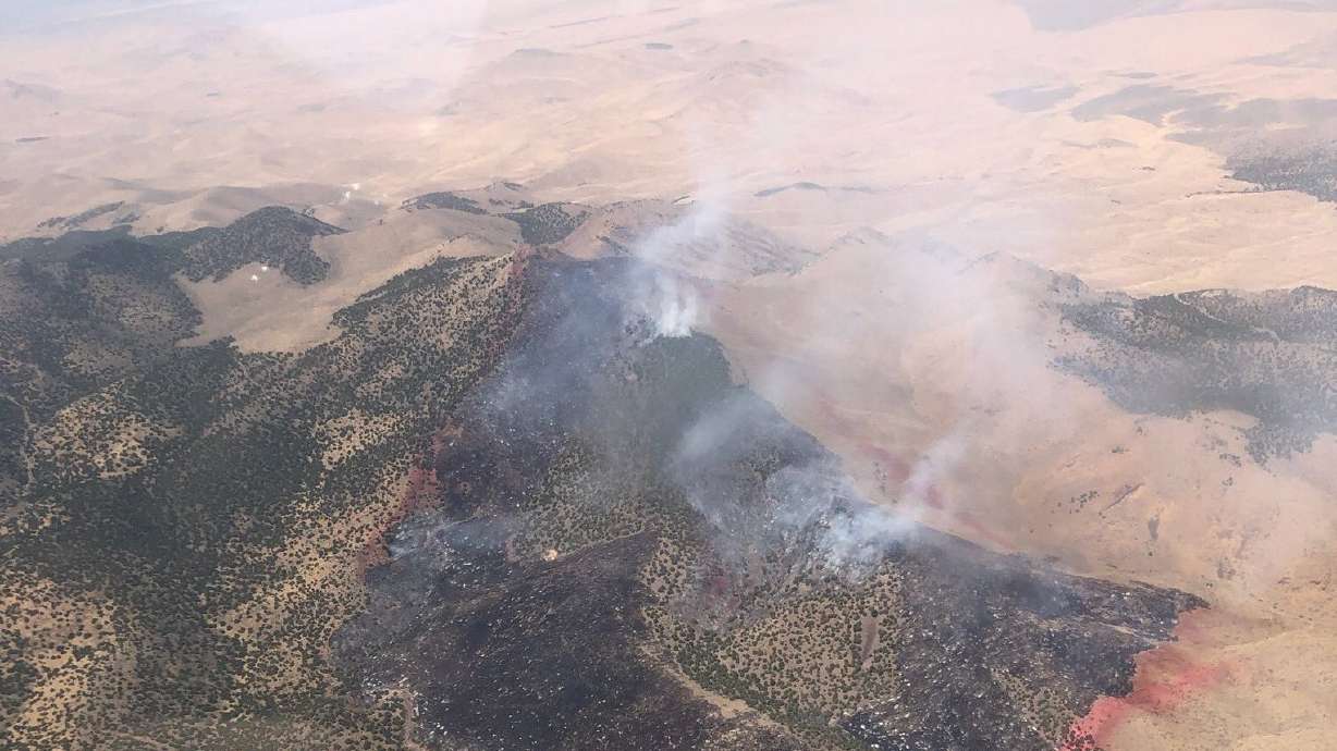 Wildfire updates: Fire closes portion of I-15 in Iron County