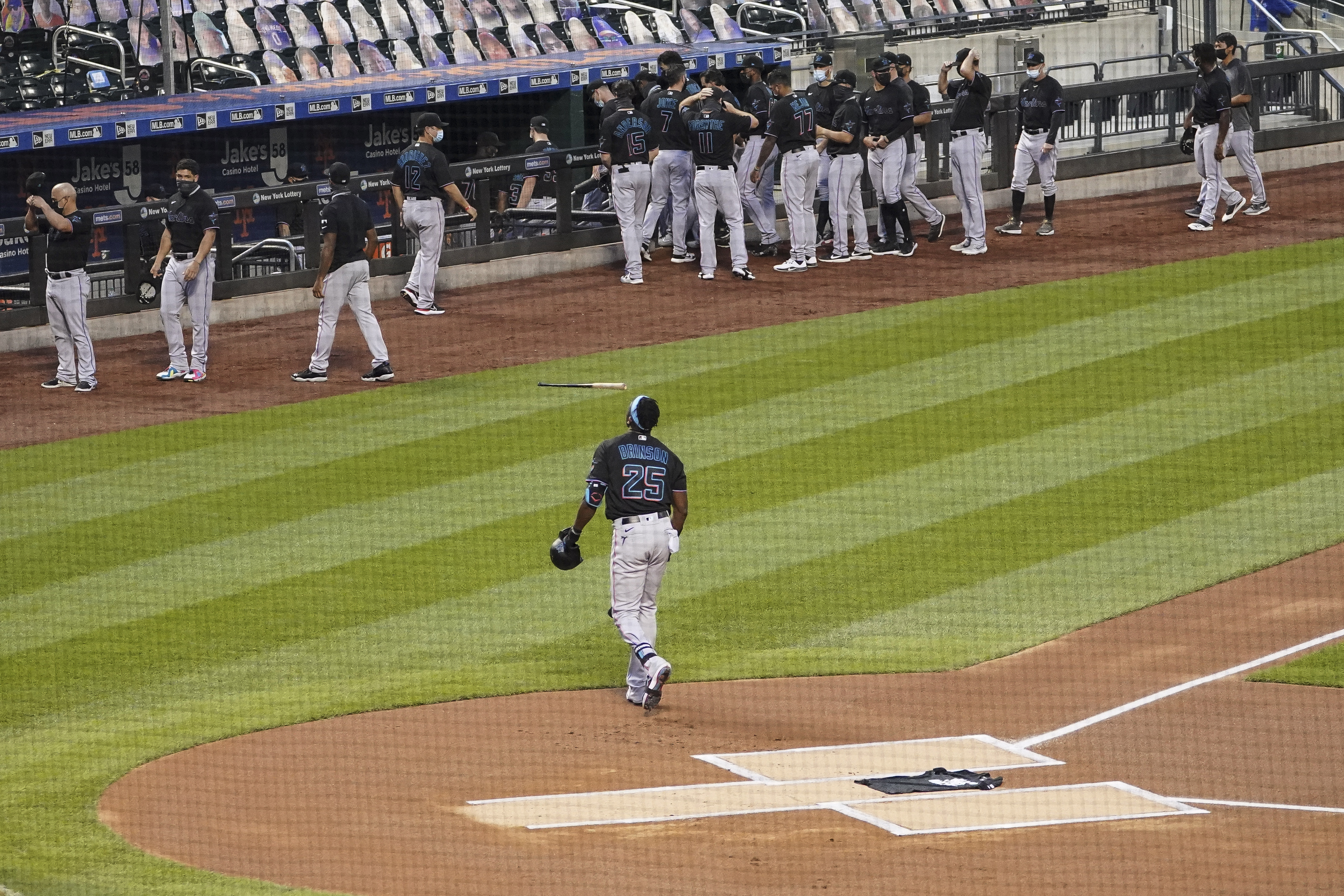 Mets, Marlins walk off field in social injustice protest